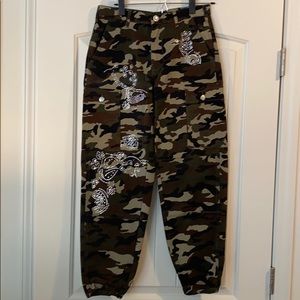 Venus cargo camo pant with bling!  Fab!